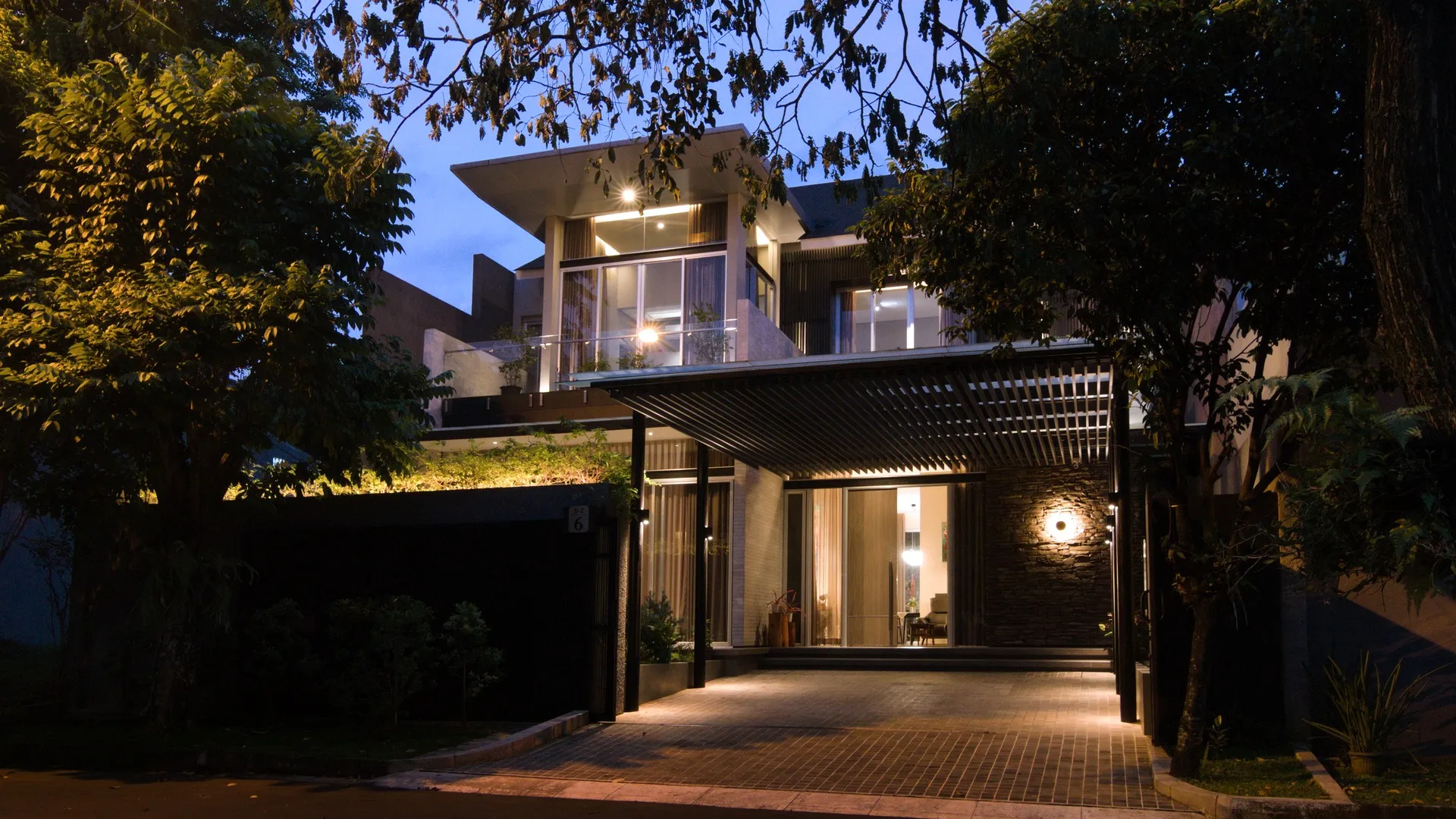 Cabima residence exterior illuminated in the evening