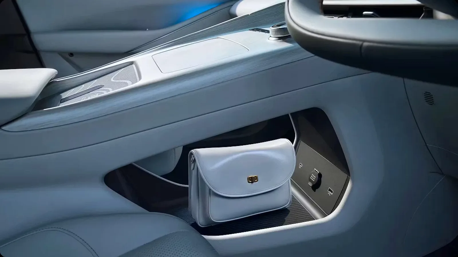 Geely Starray EM-i: Penyimpanan yang praktis